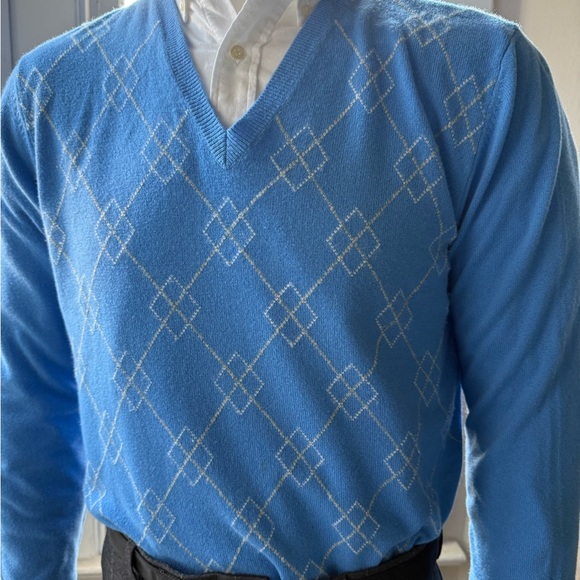 Banana Republic Blue Diamond V-Neck Sweater. Italian Cashmere. - Picture 4 of 6